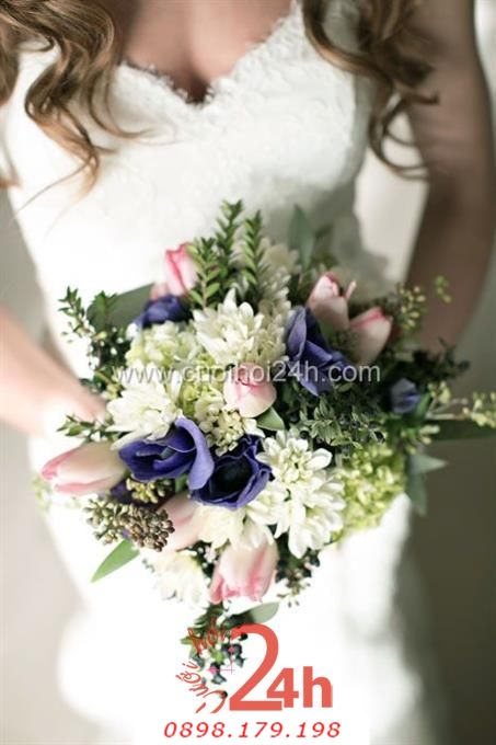 Dịch vụ cưới hỏi 24h trọn vẹn ngày vui chuyên trang trí nhà đám cưới hỏi và nhà hàng tiệc cưới | Hoa cầm tay cô dâu 3 màu trắng, tím và hồng